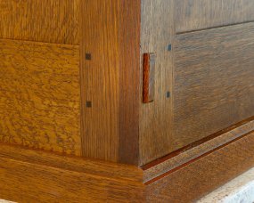 120-15 Wood : Quartersawn White Oak; Finish : Vintage Dawn; Door Style : Craftsman, pegged; Face Frame : Square Inset