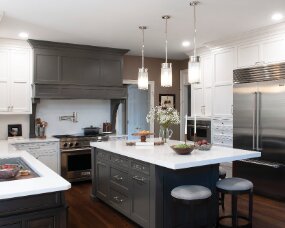 136-01 ISLAND and RANGE HOOD Wood : Maple; Paint Color ; Urbane Bronze; Door Style : Hanover; Face Frame : Square Inset; PERIMETER Wood : Maple; Paint Color : City...