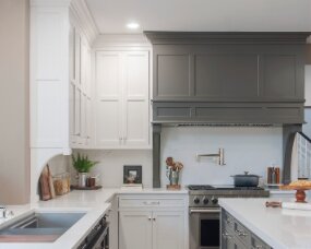 136-03 ISLAND and RANGE HOOD Wood : Maple; Paint Color ; Urbane Bronze; Door Style : Hanover; Face Frame : Square Inset; PERIMETER Wood : Maple; Paint Color : City...