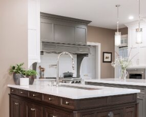 136-04 ISLAND and RANGE HOOD Wood : Maple; Paint Color ; Urbane Bronze; Door Style : Hanover; Face Frame : Square Inset; PERIMETER Wood : Maple; Paint Color : City...