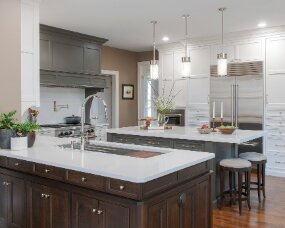 136-05 ISLAND and RANGE HOOD Wood : Maple; Paint Color ; Urbane Bronze; Door Style : Hanover; Face Frame : Square Inset; PERIMETER Wood : Maple; Paint Color : City...