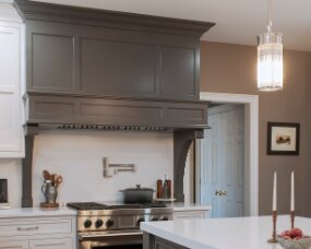 136-08 ISLAND and RANGE HOOD Wood : Maple; Paint Color ; Urbane Bronze; Door Style : Hanover; Face Frame : Square Inset; PERIMETER Wood : Maple; Paint Color : City...