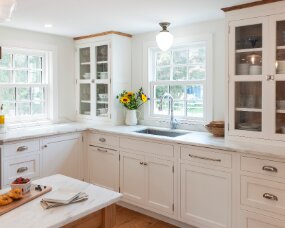 138-02 ISLAND and RANGE HOOD Wood : Reclaimed Chestnut; Stain Color : Natural; Door Style : Newport; Face Frame : Square Inset; PERIMETER Wood : Maple; Paint Color :...