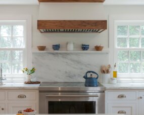 138-03 ISLAND and RANGE HOOD Wood : Reclaimed Chestnut; Stain Color : Natural; Door Style : Newport; Face Frame : Square Inset; PERIMETER Wood : Maple; Paint Color :...