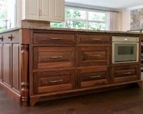 135-10 ISLAND Wood : Walnut; Finish ; Natural; Door Style : Barrington; Face Frame : Beaded Inset; PERIMETER Wood : Maple; Paint Color : Napery; Door Style :...