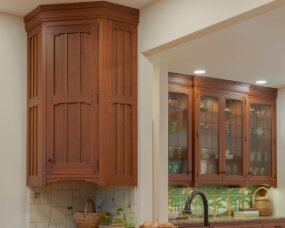 139-09 Wood : Sapele (Wood specie no longer available. Style available in other species); Stain Color : Nutmeg; Door Style : Monterey; Face Frame : Square Inset